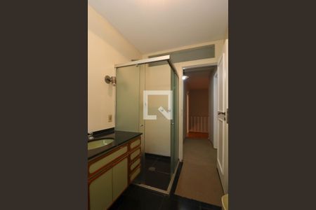 Casa para alugar com 355m², 6 quartos e 4 vagas Casa para alugar com 355m², 6 quartos e 4 vagasBanheiro Social