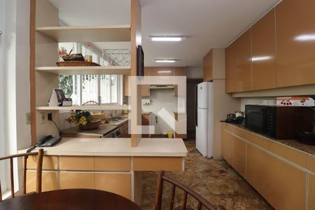 Casa para alugar com 355m², 6 quartos e 4 vagas Casa para alugar com 355m², 6 quartos e 4 vagasCozinha