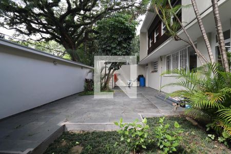 Casa para alugar com 355m², 6 quartos e 4 vagas Casa para alugar com 355m², 6 quartos e 4 vagasQuintal