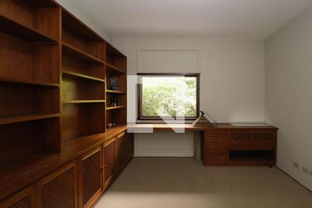 Casa para alugar com 355m², 6 quartos e 4 vagas Casa para alugar com 355m², 6 quartos e 4 vagasQuarto 3
