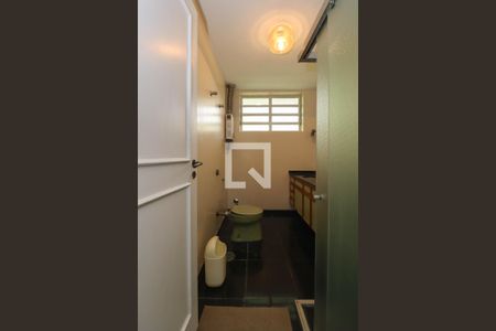 Casa para alugar com 355m², 6 quartos e 4 vagas Casa para alugar com 355m², 6 quartos e 4 vagasBanheiro Social