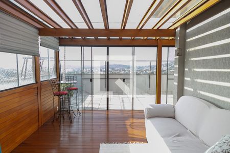 Apartamento à venda com 220m², 3 quartos e 3 vagasVaranda