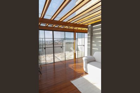 Apartamento à venda com 220m², 3 quartos e 3 vagasVaranda