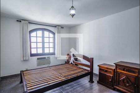 Casa à venda com 220m², 3 quartos e 4 vagasQuarto Suíte