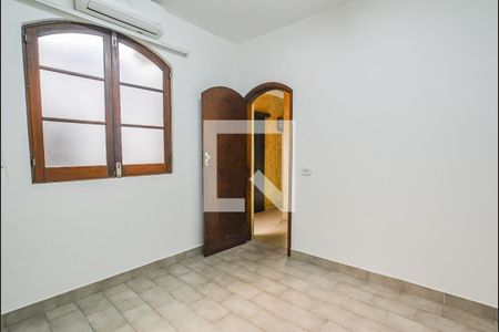 Casa à venda com 220m², 3 quartos e 4 vagasQuarto de Serviço