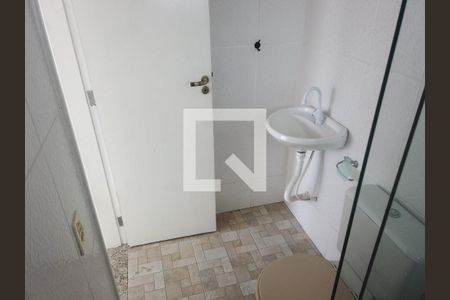 Casa de condomínio para alugar com 140m², 4 quartos e 1 vaga Casa de condomínio para alugar com 140m², 4 quartos e 1 vagaBanheiro da Suíte 2