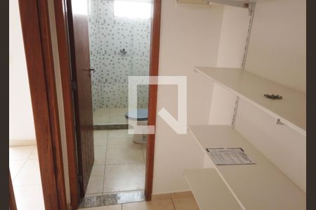 Casa de condomínio para alugar com 140m², 4 quartos e 1 vaga Casa de condomínio para alugar com 140m², 4 quartos e 1 vagaCloset da Suíte 1