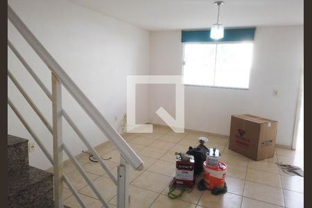 Sala de casa de condomínio para alugar com 4 quartos, 140m² em Jacarepaguá, Rio de Janeiro