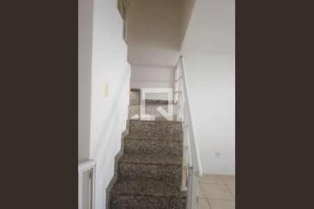 Escada de casa de condomínio para alugar com 4 quartos, 140m² em Jacarepaguá, Rio de Janeiro