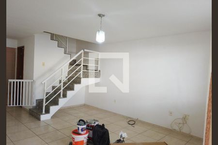 Sala de casa de condomínio para alugar com 4 quartos, 140m² em Jacarepaguá, Rio de Janeiro