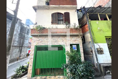 Casa à venda com 120m², 2 quartos e 1 vaga Casa à venda com 120m², 2 quartos e 1 vagaFachada