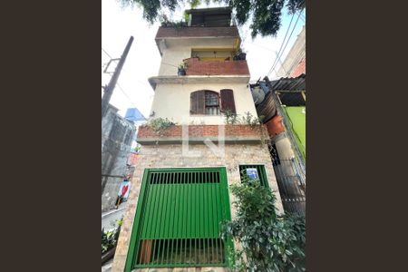 Casa à venda com 120m², 2 quartos e 1 vaga Casa à venda com 120m², 2 quartos e 1 vagaFachada