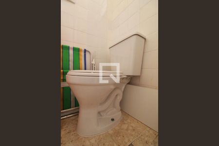 Apartamento para alugar com 82m², 3 quartos e 1 vaga Apartamento para alugar com 82m², 3 quartos e 1 vagaBanheiro da Área de serviço - vaso