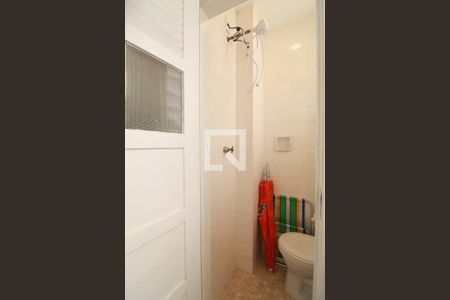 Banheiro da Área de serviço de apartamento para alugar com 3 quartos, 82m² em Copacabana, Rio de Janeiro