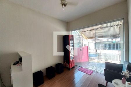 Casa à venda com 140m², 4 quartos e 2 vagas Casa à venda com 140m², 4 quartos e 2 vagasGaragem