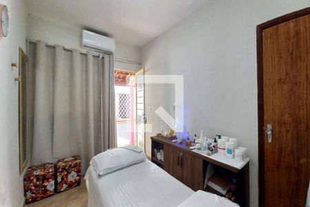 Casa à venda com 140m², 4 quartos e 2 vagas Casa à venda com 140m², 4 quartos e 2 vagasSala