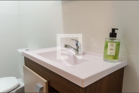 Casa de condomínio à venda com 123m², 2 quartos e 2 vagasDetalhe Banheiro Social