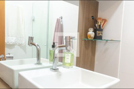 Casa de condomínio à venda com 123m², 2 quartos e 2 vagasDetalhe Banheiro da Suíte