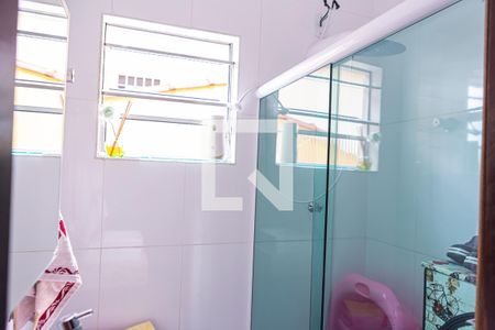 Casa à venda com 76m², 3 quartos e 2 vagas Casa à venda com 76m², 3 quartos e 2 vagasBanheiro