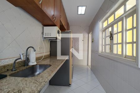 Casa de condomínio à venda com 250m², 4 quartos e 2 vagasCozinha - Armários
