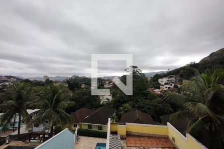 Casa de condomínio à venda com 250m², 4 quartos e 2 vagasVista