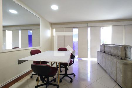 Sala de casa de condomínio à venda com 4 quartos, 250m² em Anil, Rio de Janeiro