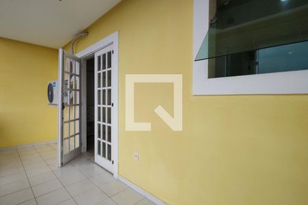 Casa de condomínio à venda com 250m², 4 quartos e 2 vagasVaranda