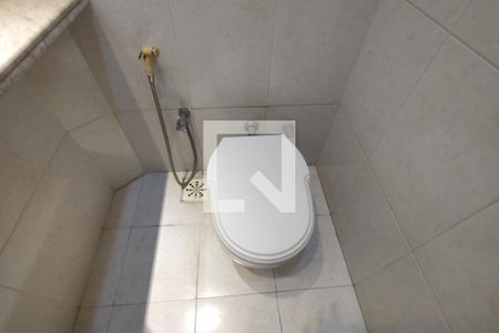 Casa de condomínio à venda com 250m², 4 quartos e 2 vagasLavabo