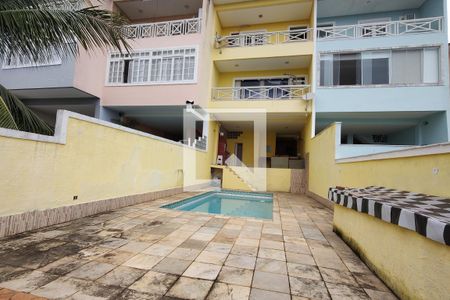 Casa de condomínio à venda com 250m², 4 quartos e 2 vagasQuintal
