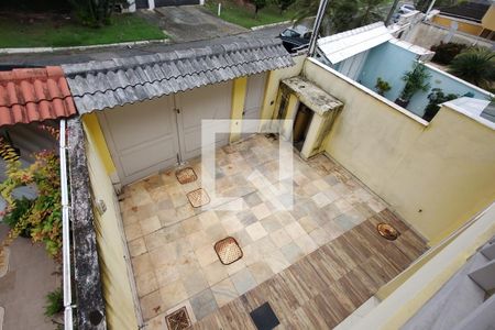 Casa de condomínio à venda com 250m², 4 quartos e 2 vagasQuintal