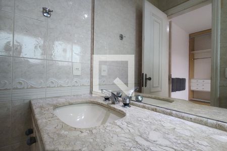 Casa de condomínio à venda com 250m², 4 quartos e 2 vagasBanheiro da Suíte