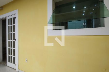Casa de condomínio à venda com 250m², 4 quartos e 2 vagasVaranda