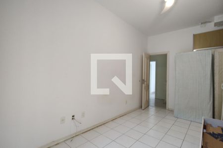 Casa de condomínio à venda com 250m², 4 quartos e 2 vagasQuarto 1 - Armários