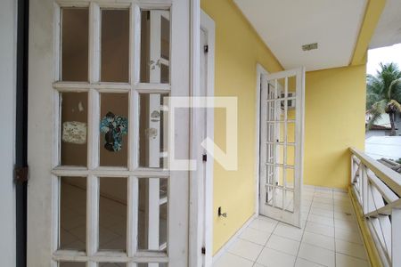 Casa de condomínio à venda com 250m², 4 quartos e 2 vagasVaranda