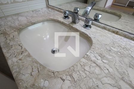 Casa de condomínio à venda com 250m², 4 quartos e 2 vagasBanheiro da Suíte