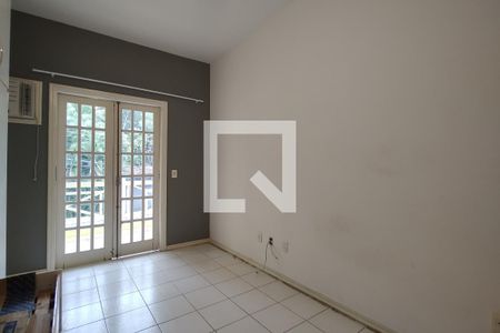Casa de condomínio à venda com 250m², 4 quartos e 2 vagasQuarto 1 - Armários