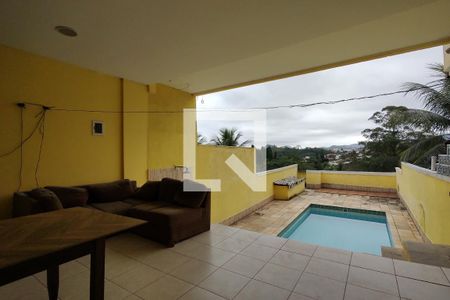 Casa de condomínio à venda com 250m², 4 quartos e 2 vagasPiscina