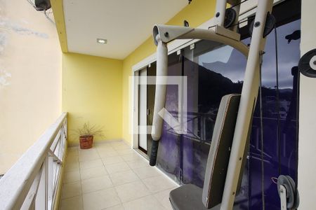 Casa de condomínio à venda com 250m², 4 quartos e 2 vagasVaranda