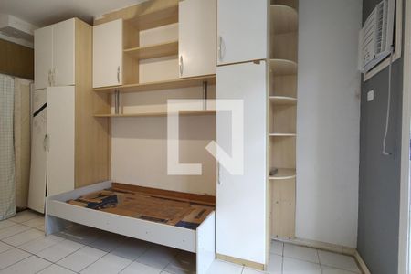 Casa de condomínio à venda com 250m², 4 quartos e 2 vagasQuarto 1 - Armários