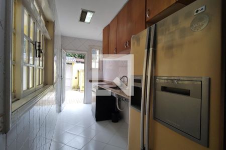 Casa de condomínio à venda com 250m², 4 quartos e 2 vagasCozinha - Armários