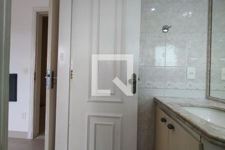 Casa de condomínio à venda com 250m², 4 quartos e 2 vagasBanheiro da Suíte