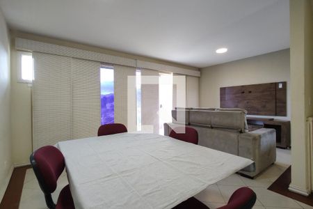 Sala de casa de condomínio à venda com 4 quartos, 250m² em Anil, Rio de Janeiro