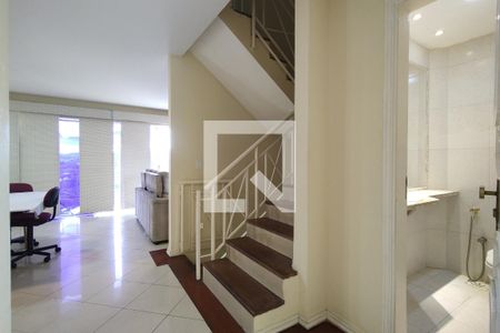 Sala de casa de condomínio à venda com 4 quartos, 250m² em Anil, Rio de Janeiro