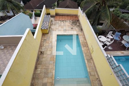Casa de condomínio à venda com 250m², 4 quartos e 2 vagasPiscina