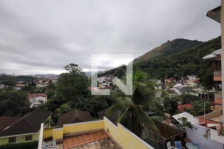 Casa de condomínio à venda com 250m², 4 quartos e 2 vagasVista