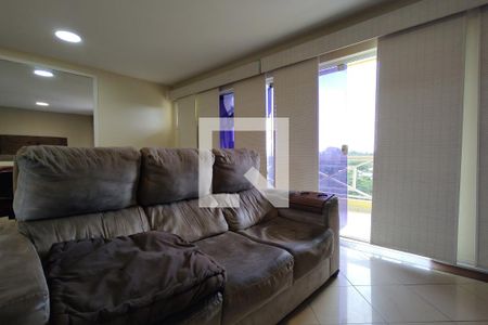 Casa de condomínio à venda com 250m², 4 quartos e 2 vagasSala