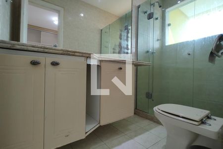 Casa de condomínio à venda com 250m², 4 quartos e 2 vagasBanheiro da Suíte