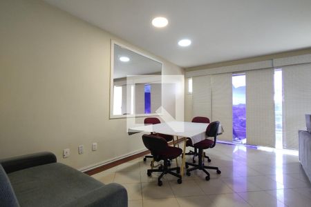 Sala de casa de condomínio à venda com 4 quartos, 250m² em Anil, Rio de Janeiro