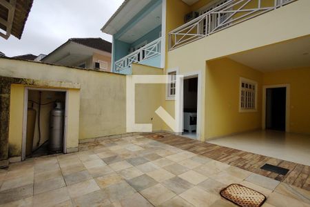 Casa de condomínio à venda com 250m², 4 quartos e 2 vagasGaragem