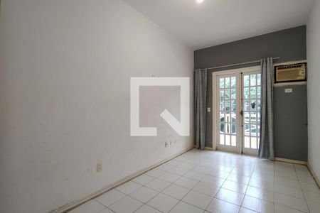 Casa de condomínio à venda com 250m², 4 quartos e 2 vagasQuarto 3